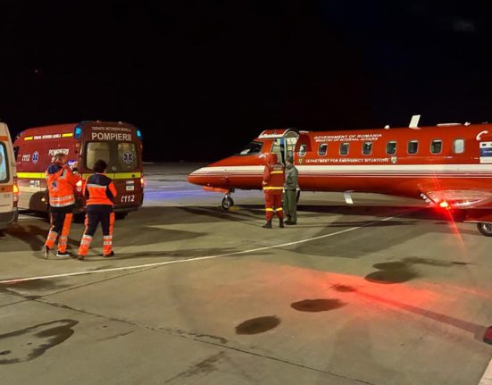 Doua fete de 2 si 8 ani transferate urgent cu avionul de la Botosani la Bucuresti cu arsuri pe 60 din corp VIDEO