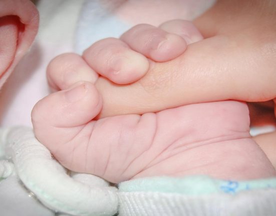 Ancheta in Gorj Bebelus mort la 17 ore dupa nastere spital fara medic neonatolog
