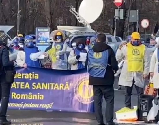 Criza in sanatate Medicii ameninta cu greva