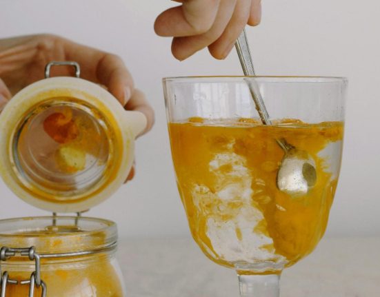 Bautura simpla ce imbunatateste digestia cu 1 ingredient