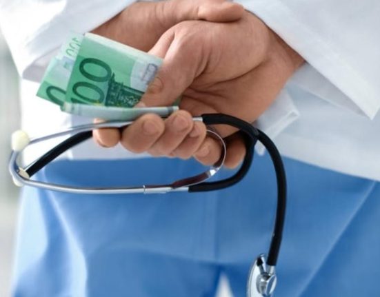 Managerul Spitalului din Cernavoda Marius Sponoche retinut pentru mita de 30000 de euro