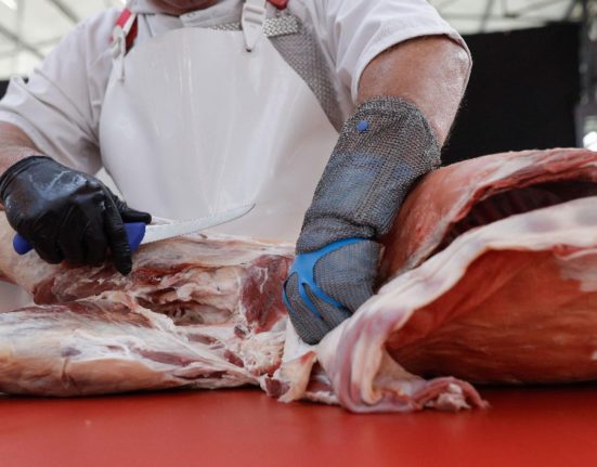 Sute de kilograme de carne de porc retrase din vanzare