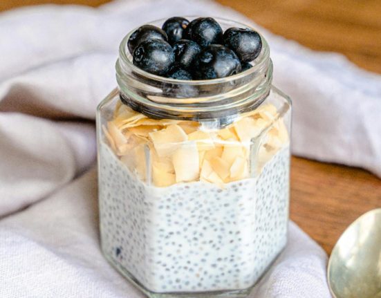 Budinca de banane afine si chia Desert de post