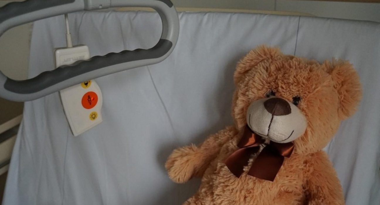 Copil salvat de medici dupa o infectie grava