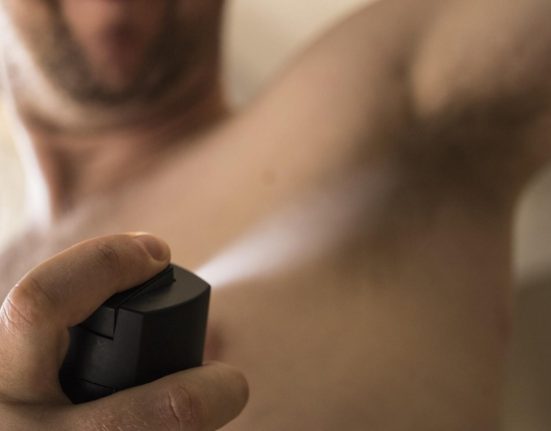 De ce nu e bine sa folosesti deodorant seara