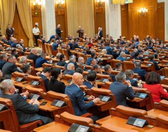 1 iunie la Camera Deputatilor Teatru magie tobogane si VR