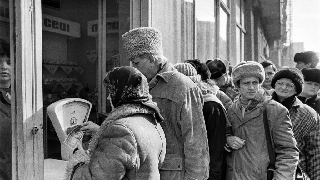 Daniel Sandru IICCMER In 1989 milioane traiam in foame si frica