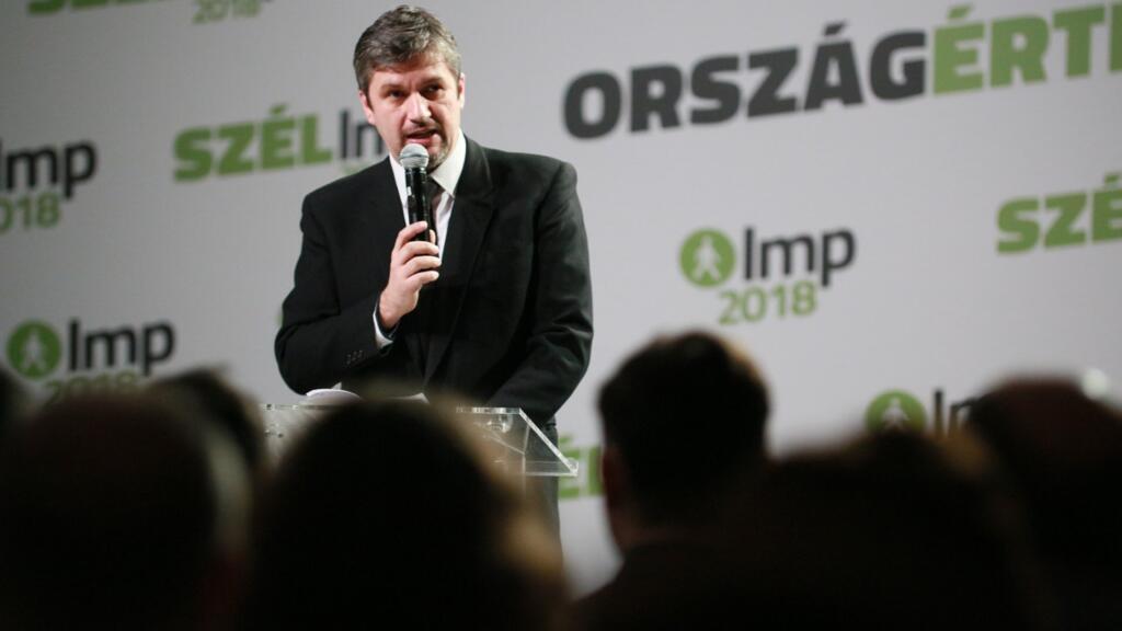 Parlamentari maghiari din opozitie suspendati si penalizati financiar