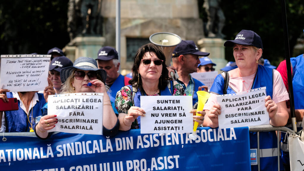 Sute de sindicalisti Cartel Alfa protesteaza la Cotroceni