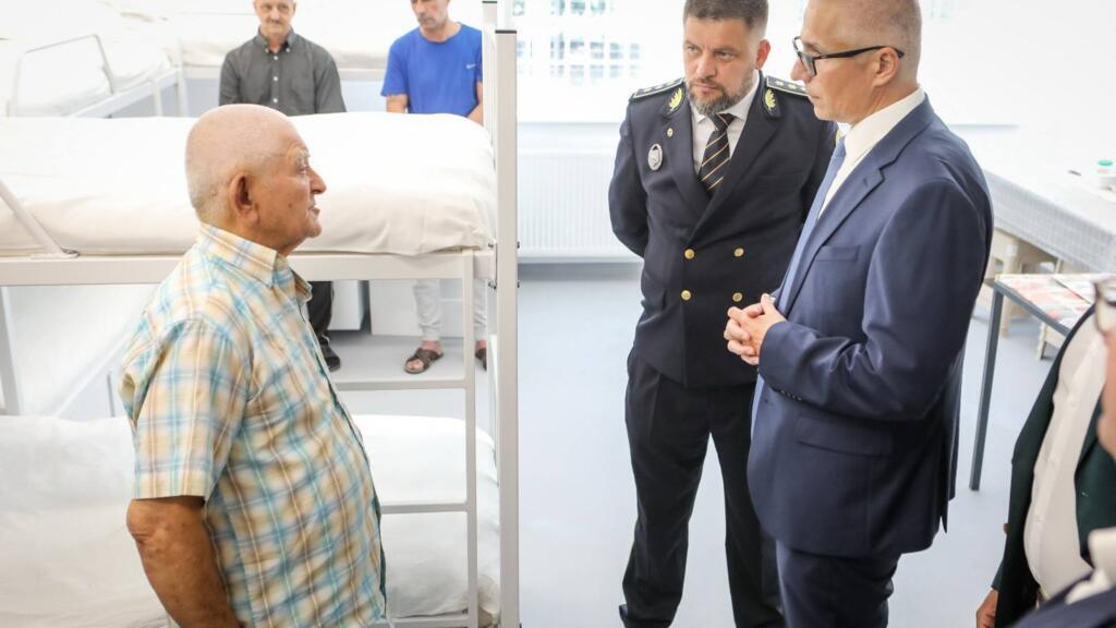 Paturi reduse mai mult spatiu 380 locuri noi la Penitenciarul Poarta Alba