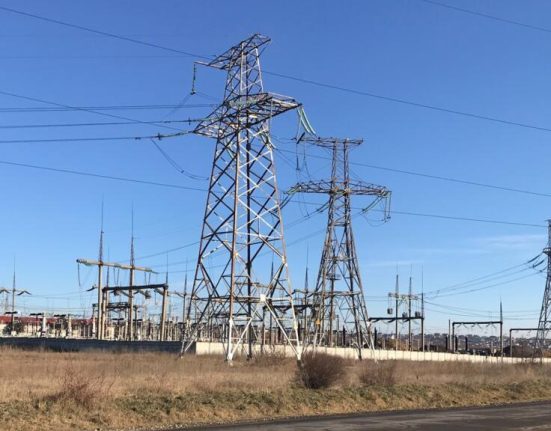 Plafonarea preturilor la energia electrica se incheie astazi