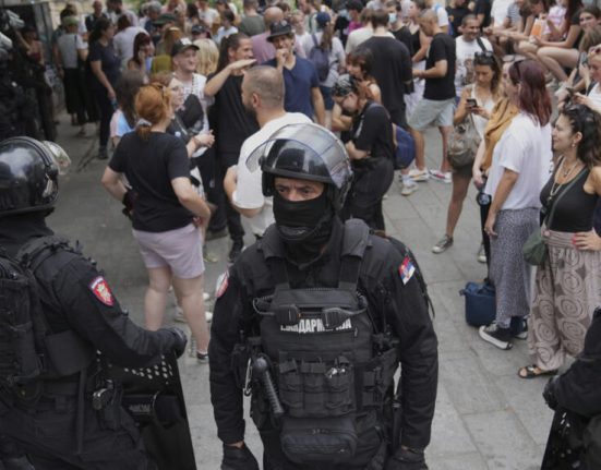 Profesionistii in sanatate mentala din Serbia cer guvernului sa opreasca violentele