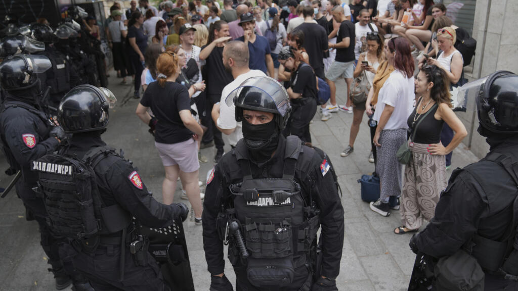 Profesionistii in sanatate mentala din Serbia cer guvernului sa opreasca violentele