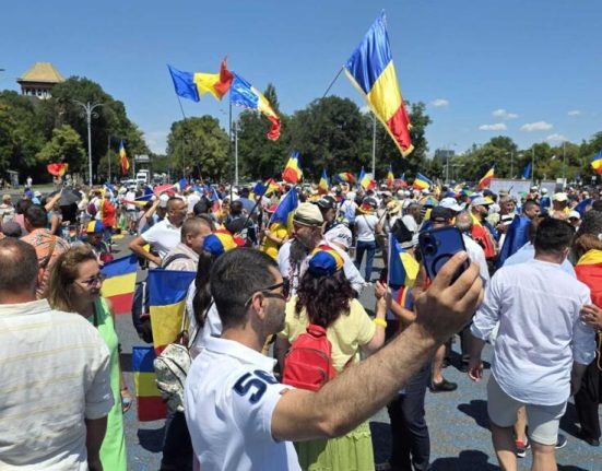 Protest in Piata Victoriei Imbranceli si cutit confiscat