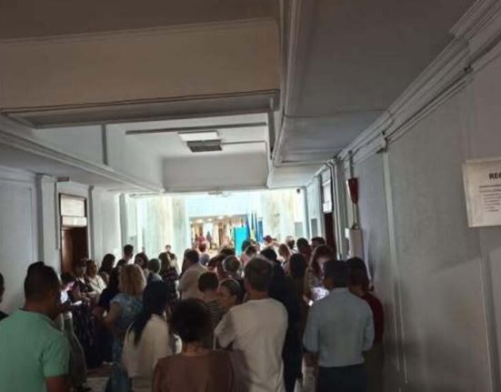 Protestele continua dupa OUG privind sporurile