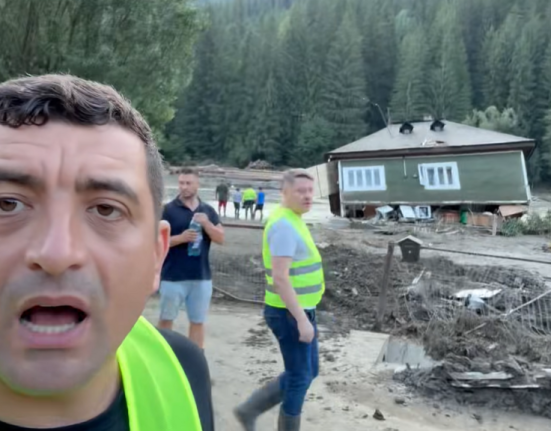Brostenii suveranisti cu selfie uri ajutoare din Bucuresti si Bruxelles