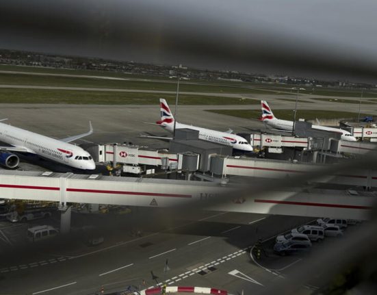 Atac cibernetic afecteaza mai multe aeroporturi europene