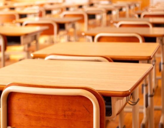 Proiect AUR Imnul national si Tatal nostru la scoala Gelu Duminica afirma ca e discriminatoriu