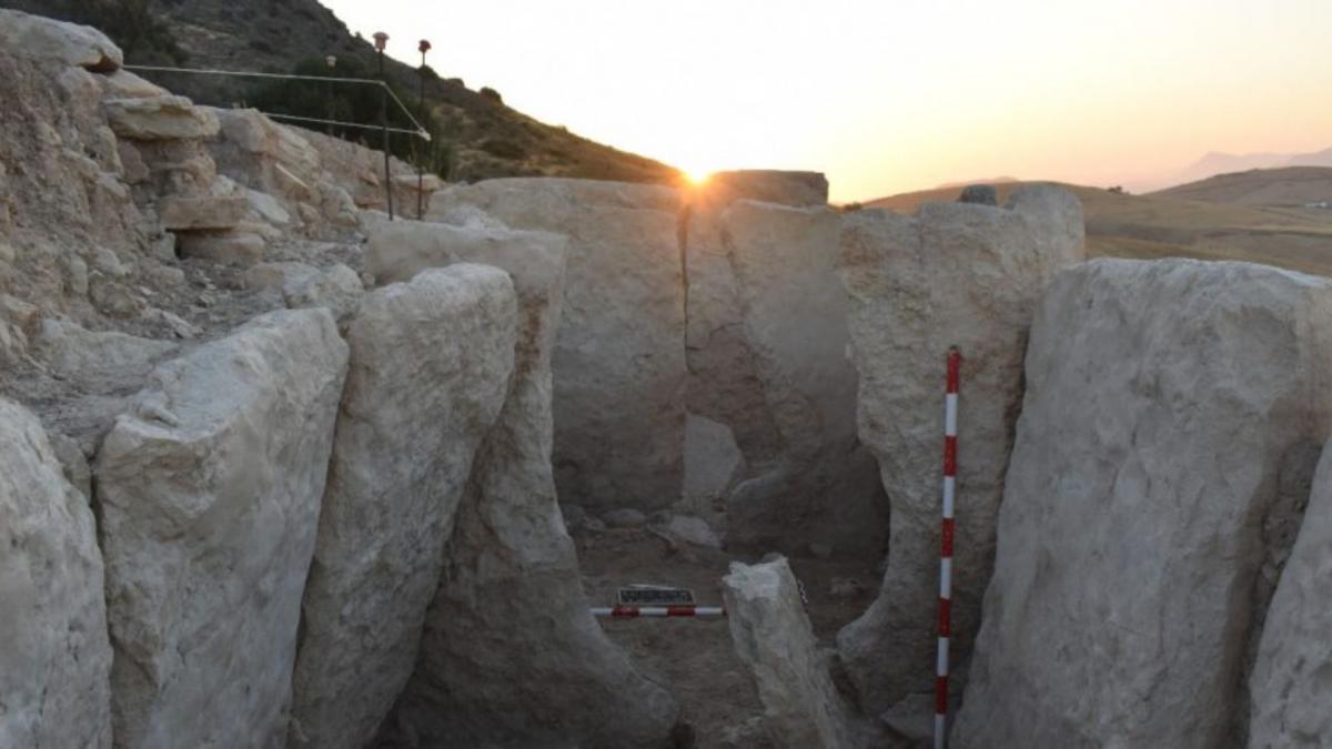 descoperire arheologica in andaluzia dolmen antic gasit