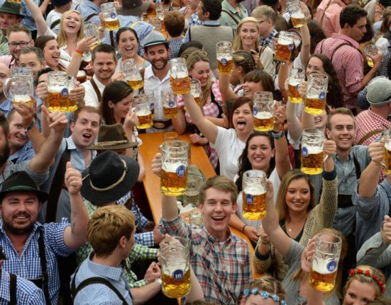 Festivalul Berii de la Munchen oprit din cauza unei alerte cu bomba