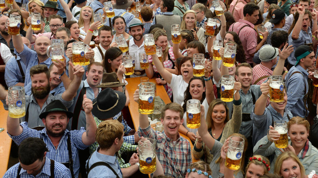 Festivalul Berii de la Munchen oprit din cauza unei alerte cu bomba